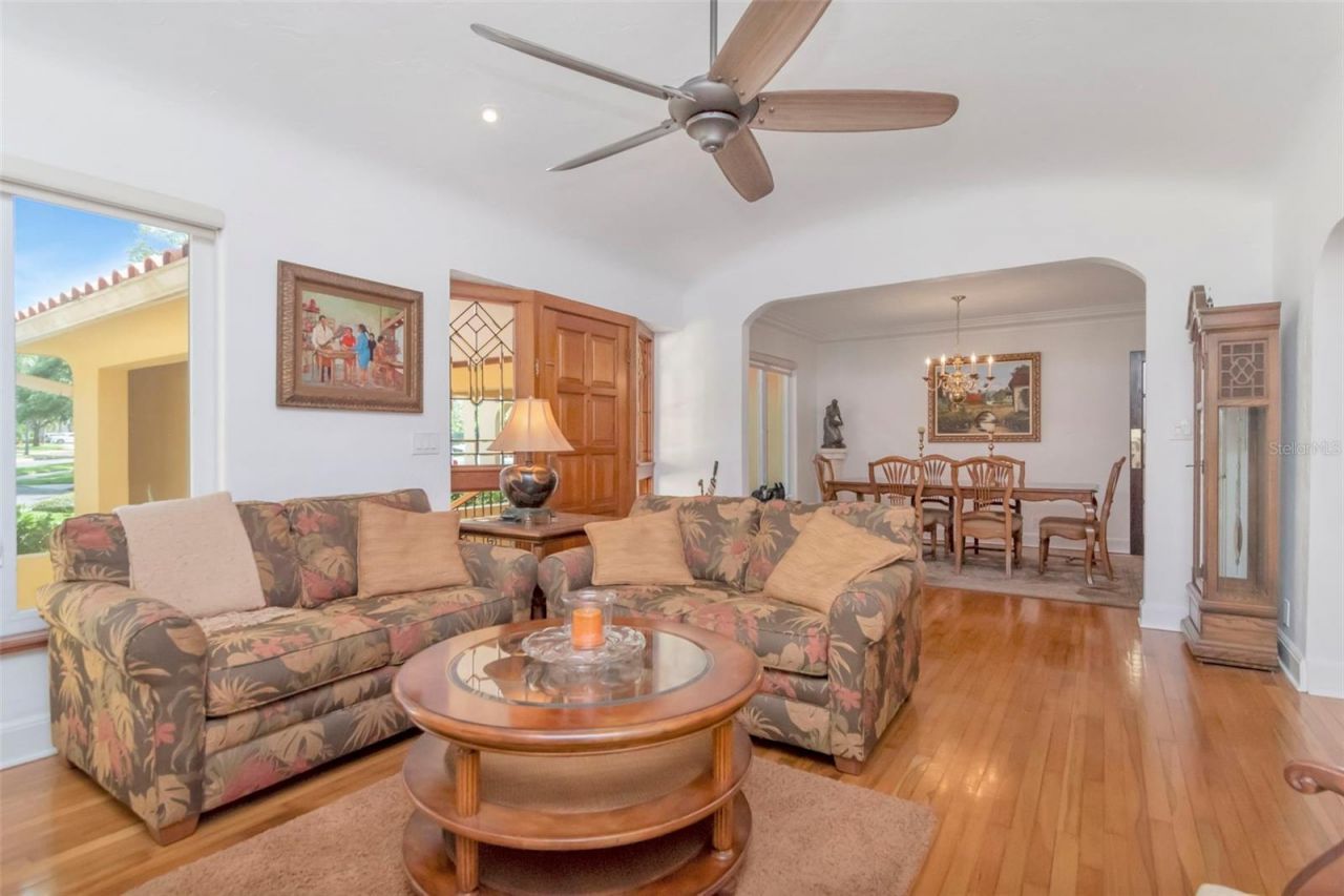 135 25th Avenue Ne, Saint Petersburg, FL 33704 Photo