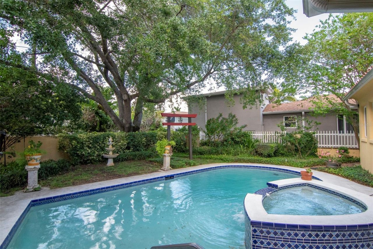 135 25th Avenue Ne, Saint Petersburg, FL 33704 Photo