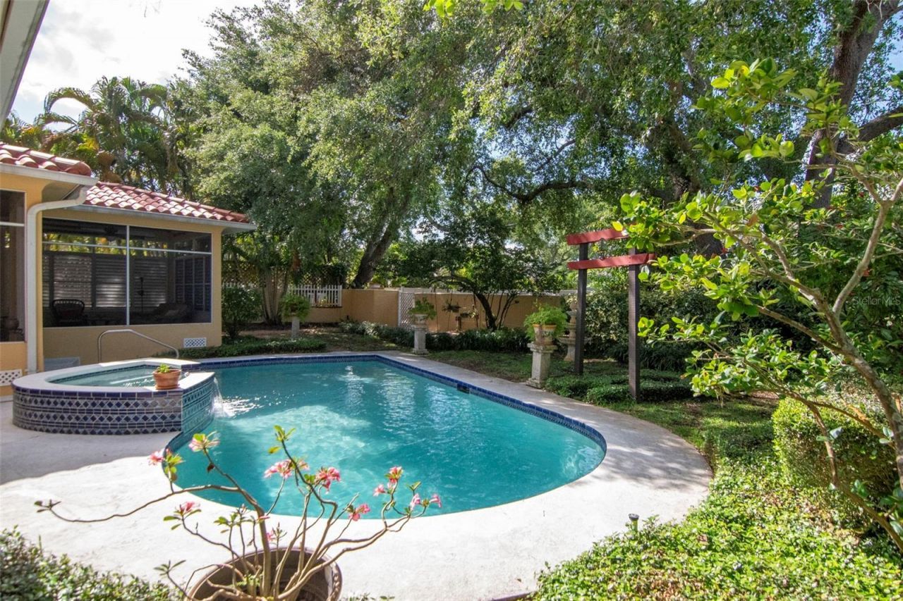 135 25th Avenue Ne, Saint Petersburg, FL 33704 Photo