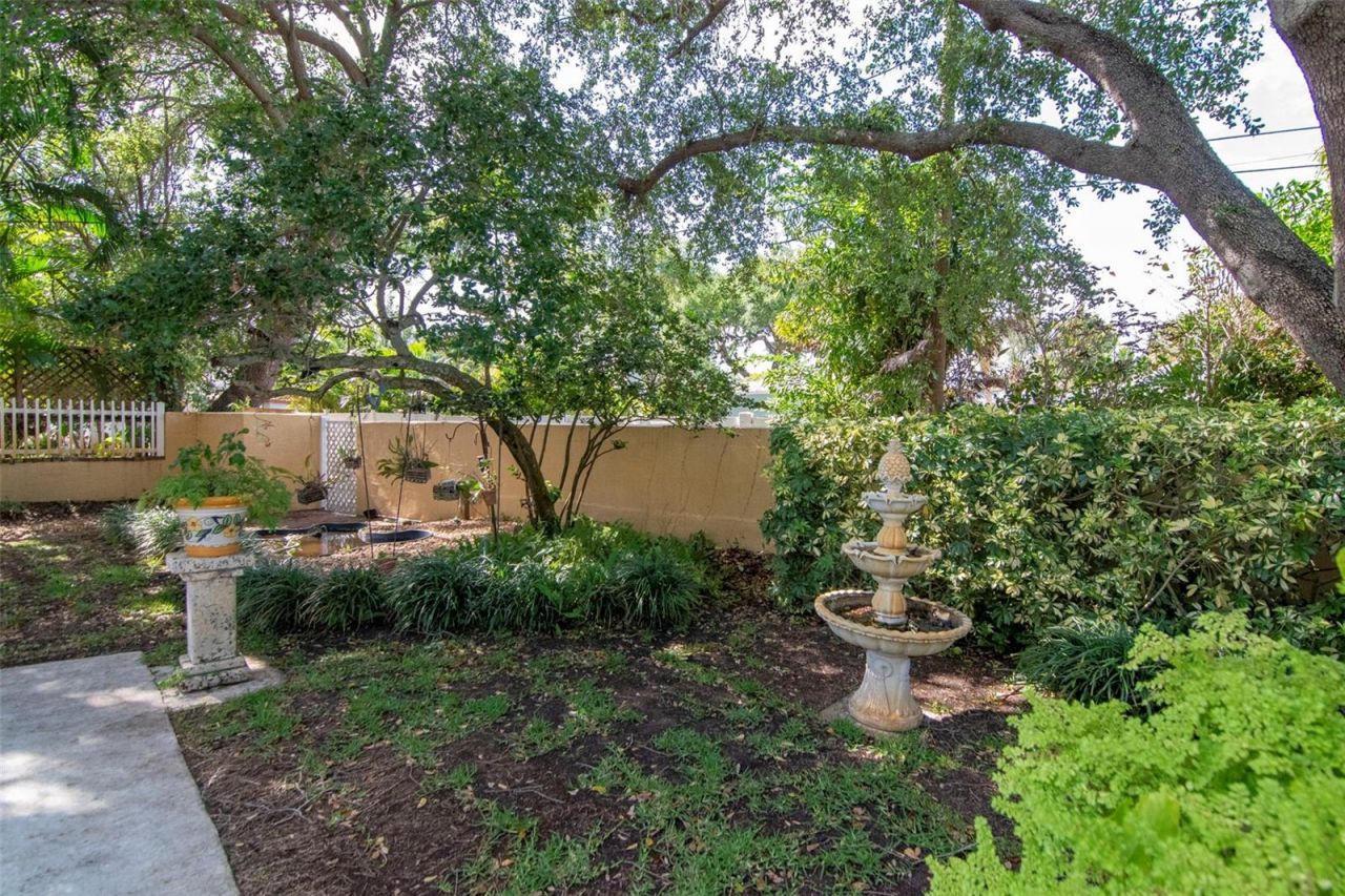 135 25th Avenue Ne, Saint Petersburg, FL 33704 Photo