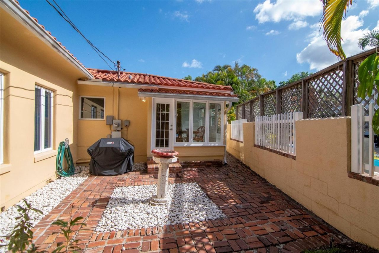 135 25th Avenue Ne, Saint Petersburg, FL 33704 Photo