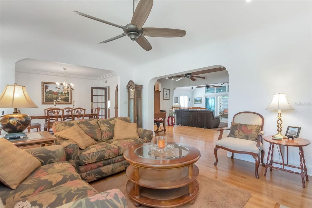 135 25th Avenue Ne, Saint Petersburg, FL 33704 Photo