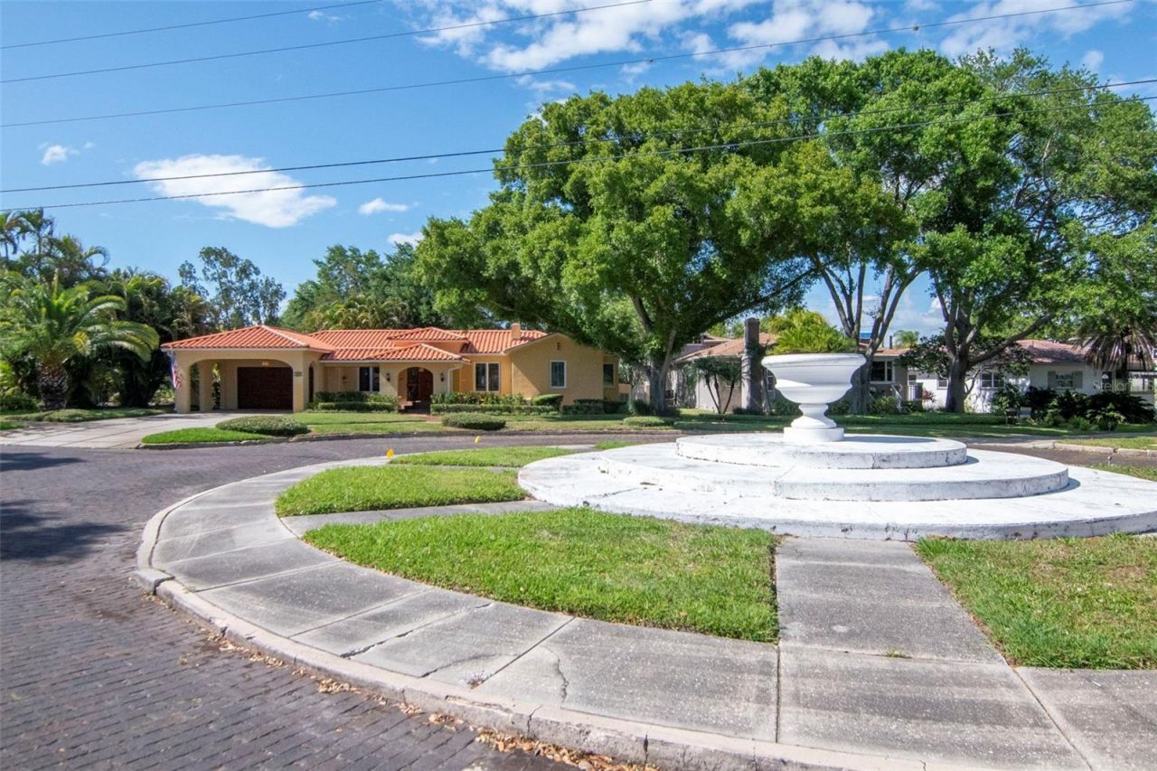 135 25th Avenue Ne, Saint Petersburg, FL 33704 Photo