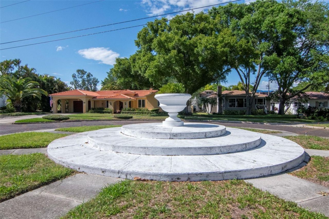 135 25th Avenue Ne, Saint Petersburg, FL 33704 Photo