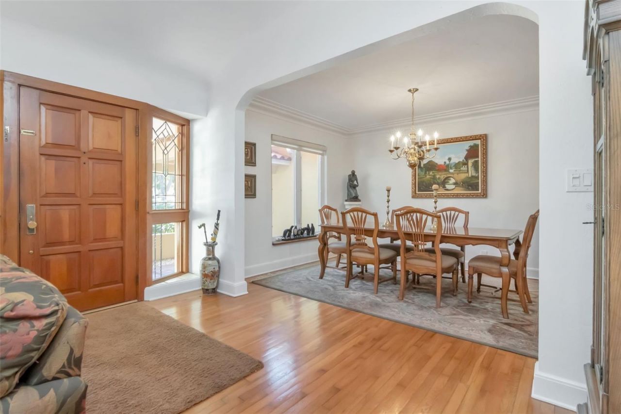 135 25th Avenue Ne, Saint Petersburg, FL 33704 Photo