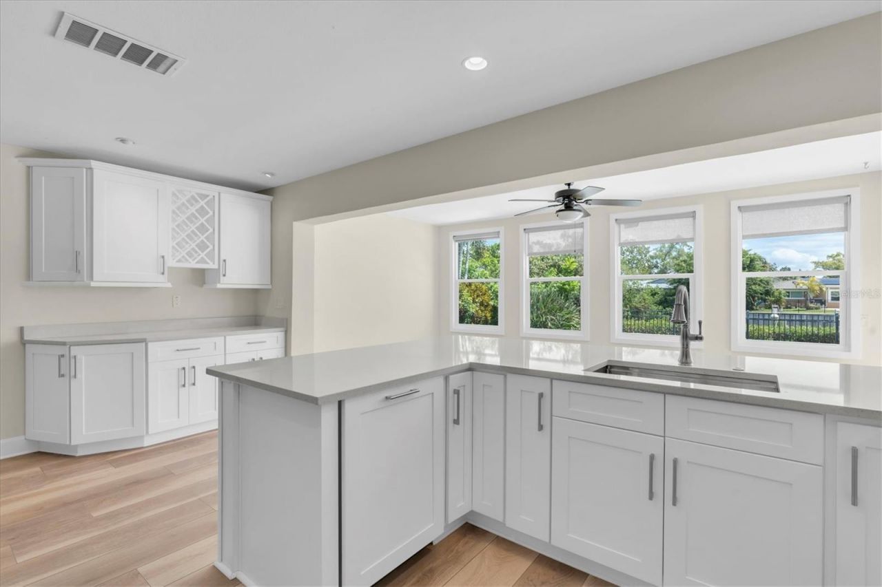4801 Shore Acres Boulevard Ne, Saint Petersburg, FL 33703 Photo