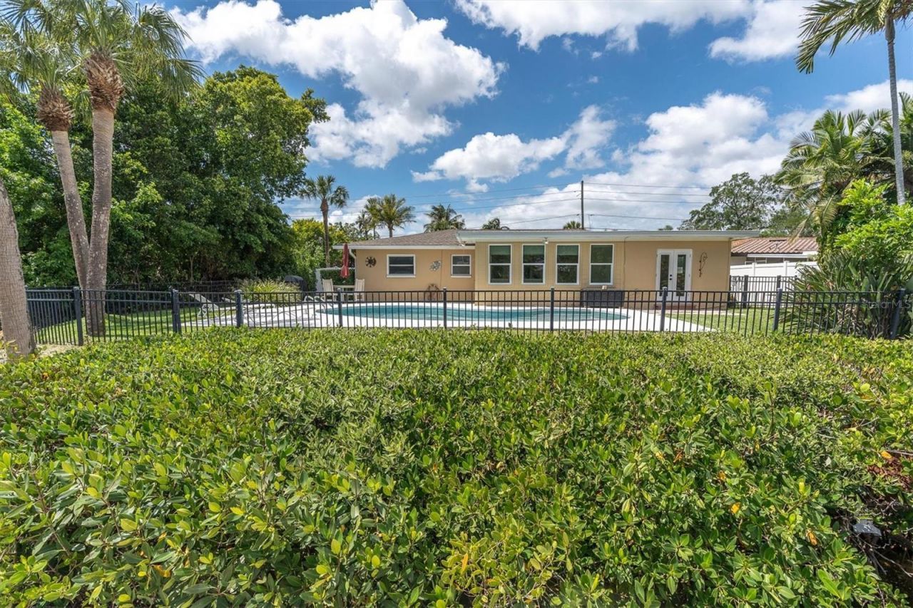 4801 Shore Acres Boulevard Ne, Saint Petersburg, FL 33703 Photo