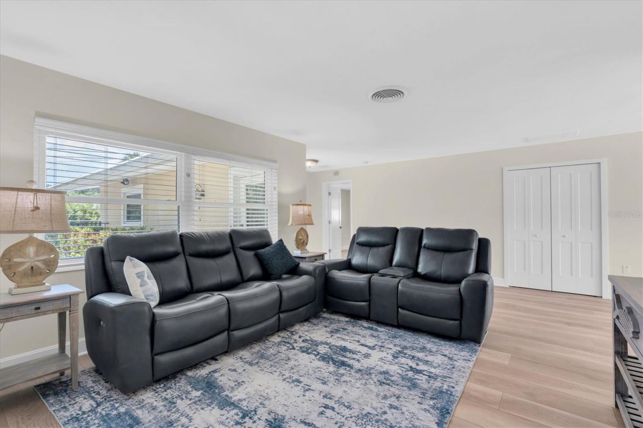 4801 Shore Acres Boulevard Ne, Saint Petersburg, FL 33703 Photo