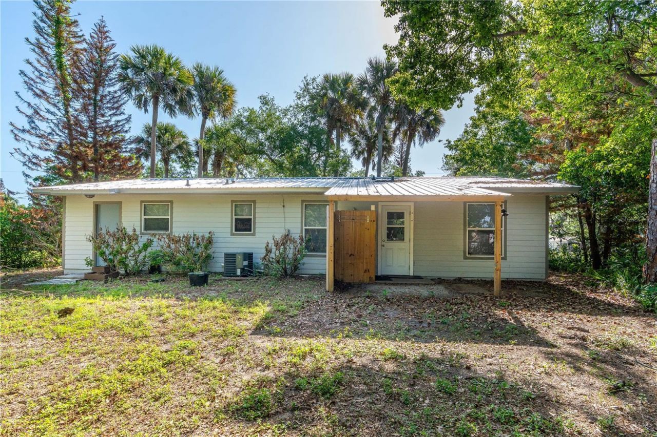 240 Newcomb Street, New Smyrna Beach, FL 32168 Photo