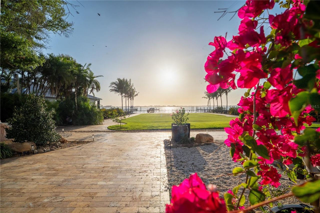 2000 Park Street N, Saint Petersburg, FL 33710 Photo