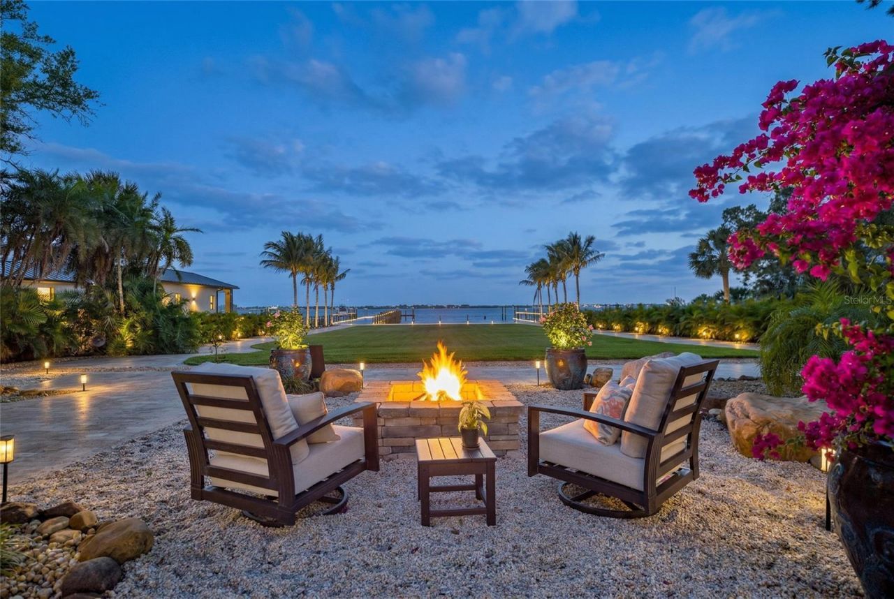 2000 Park Street N, Saint Petersburg, FL 33710 Photo