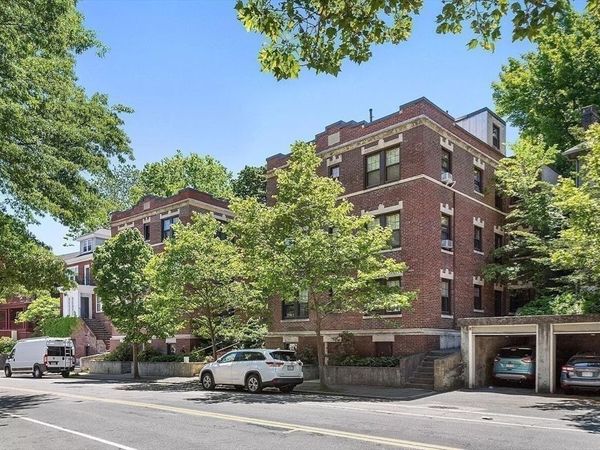 586 Washington Street, Unit 6, Brookline, MA 02446