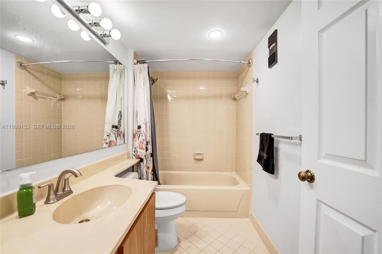 1526 Whitehall Dr, Unit 206, Davie, FL 33324 Photo