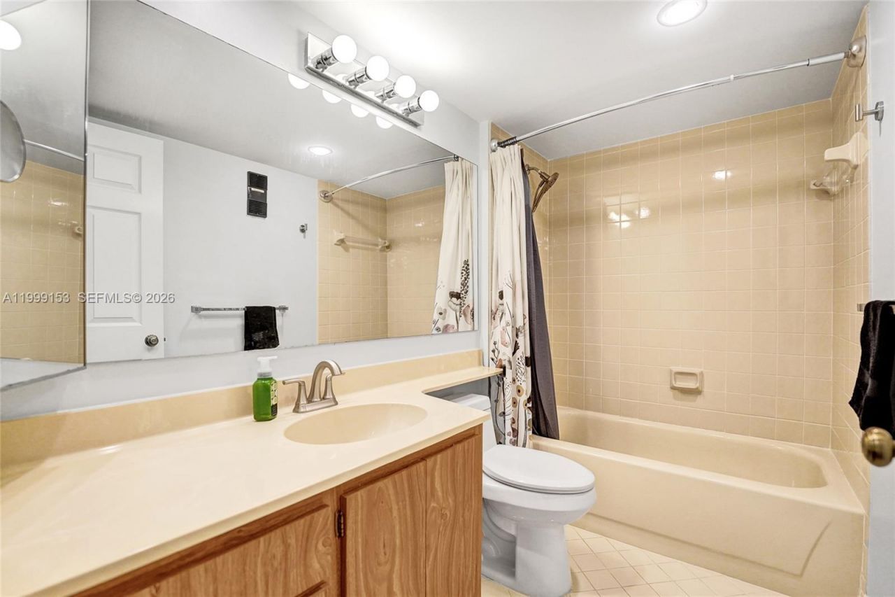 1526 Whitehall Dr, Unit 206, Davie, FL 33324 Photo