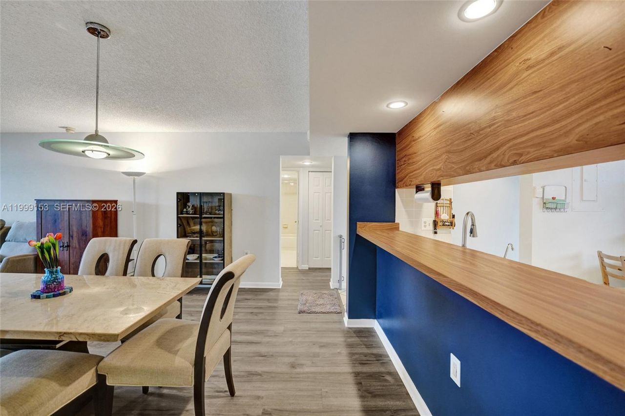 1526 Whitehall Dr, Unit 206, Davie, FL 33324 Photo