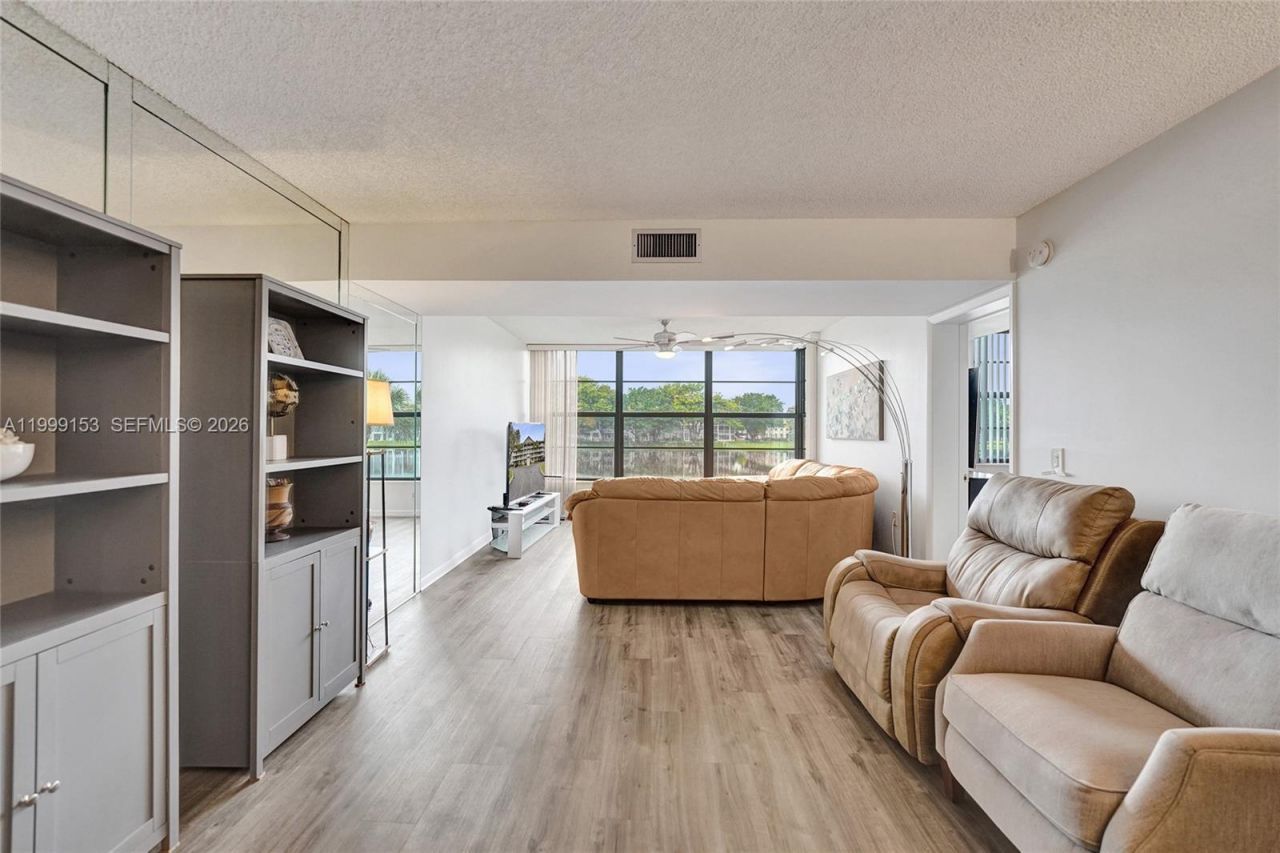 1526 Whitehall Dr, Unit 206, Davie, FL 33324 Photo