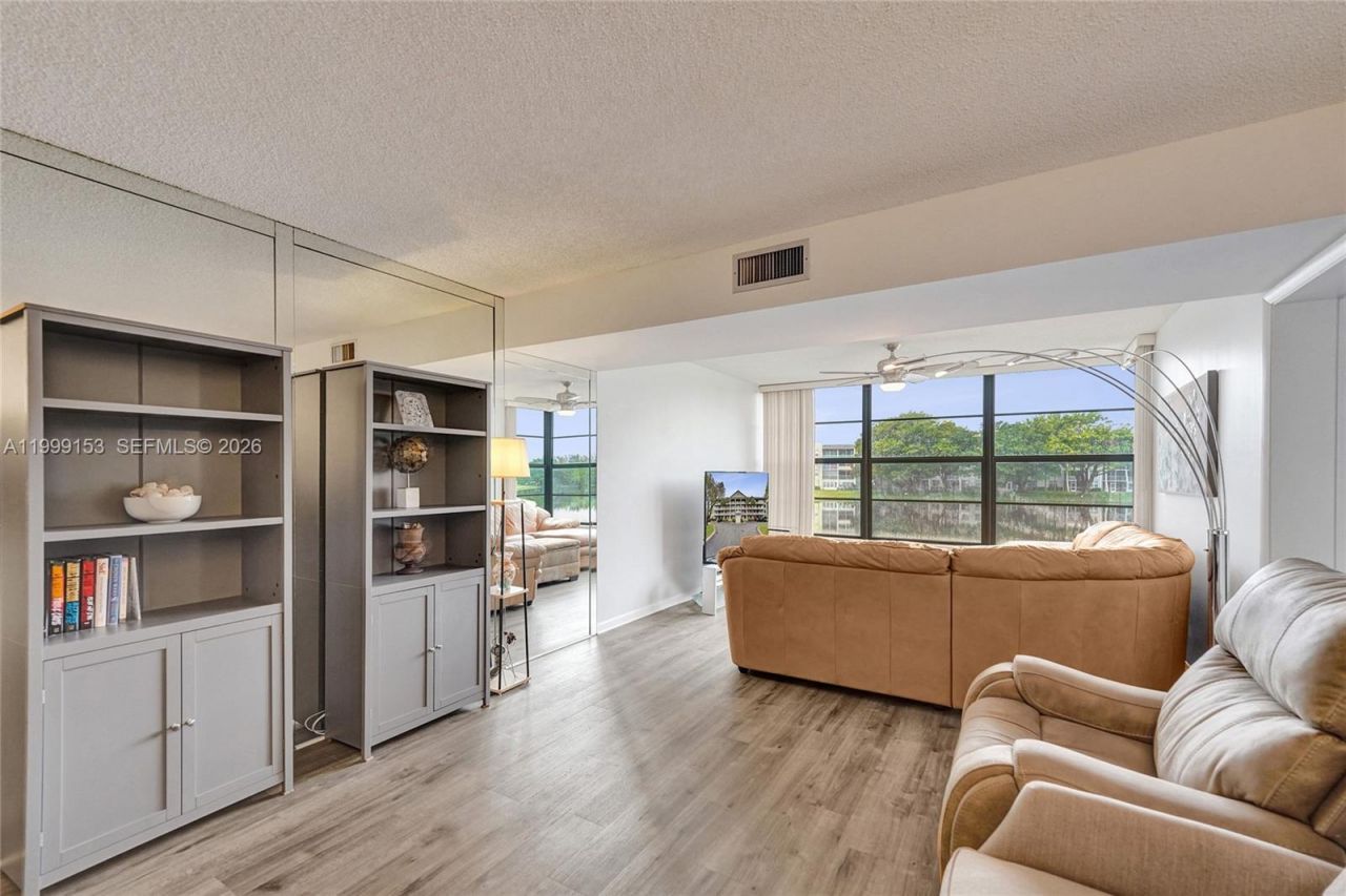 1526 Whitehall Dr, Unit 206, Davie, FL 33324 Photo