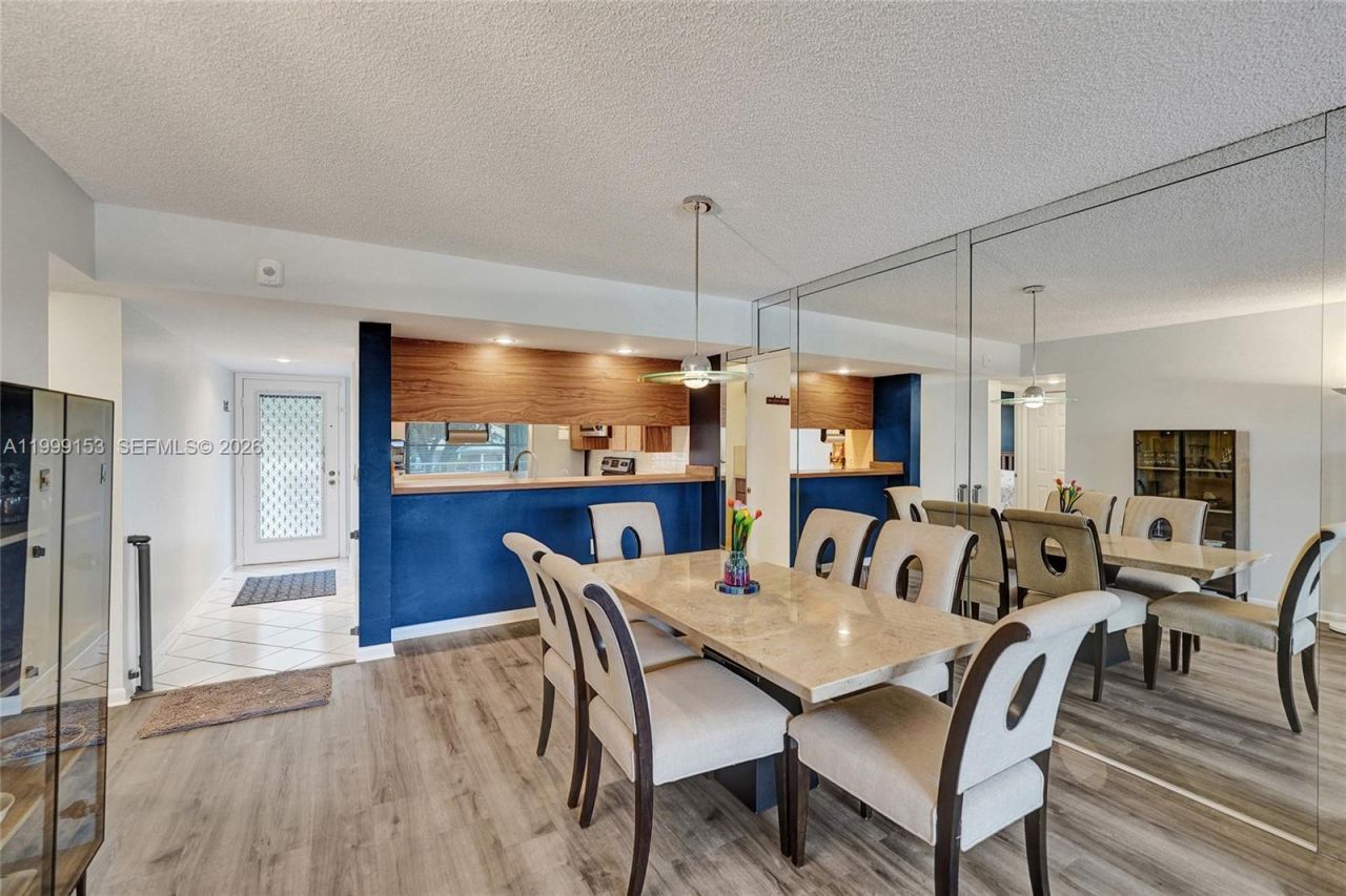 1526 Whitehall Dr, Unit 206, Davie, FL 33324 Photo