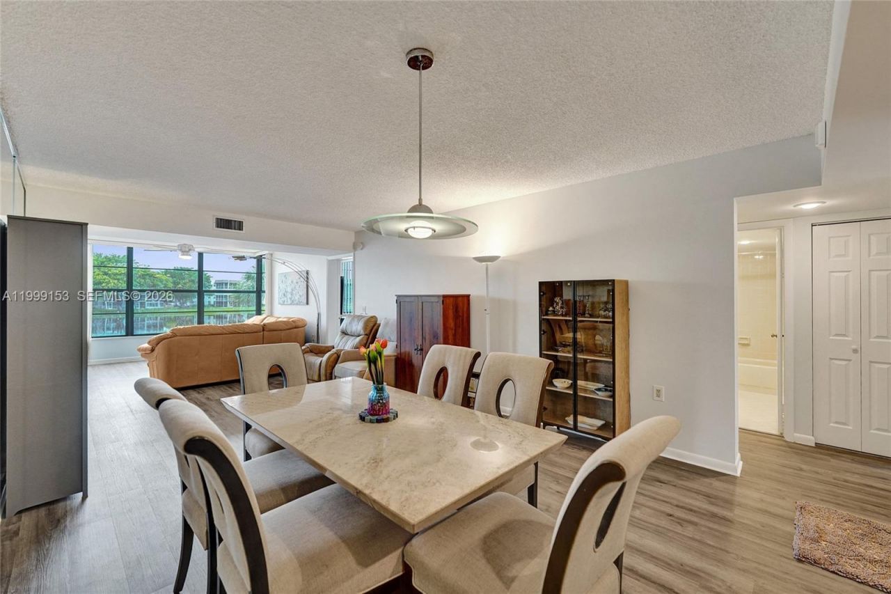 1526 Whitehall Dr, Unit 206, Davie, FL 33324 Photo