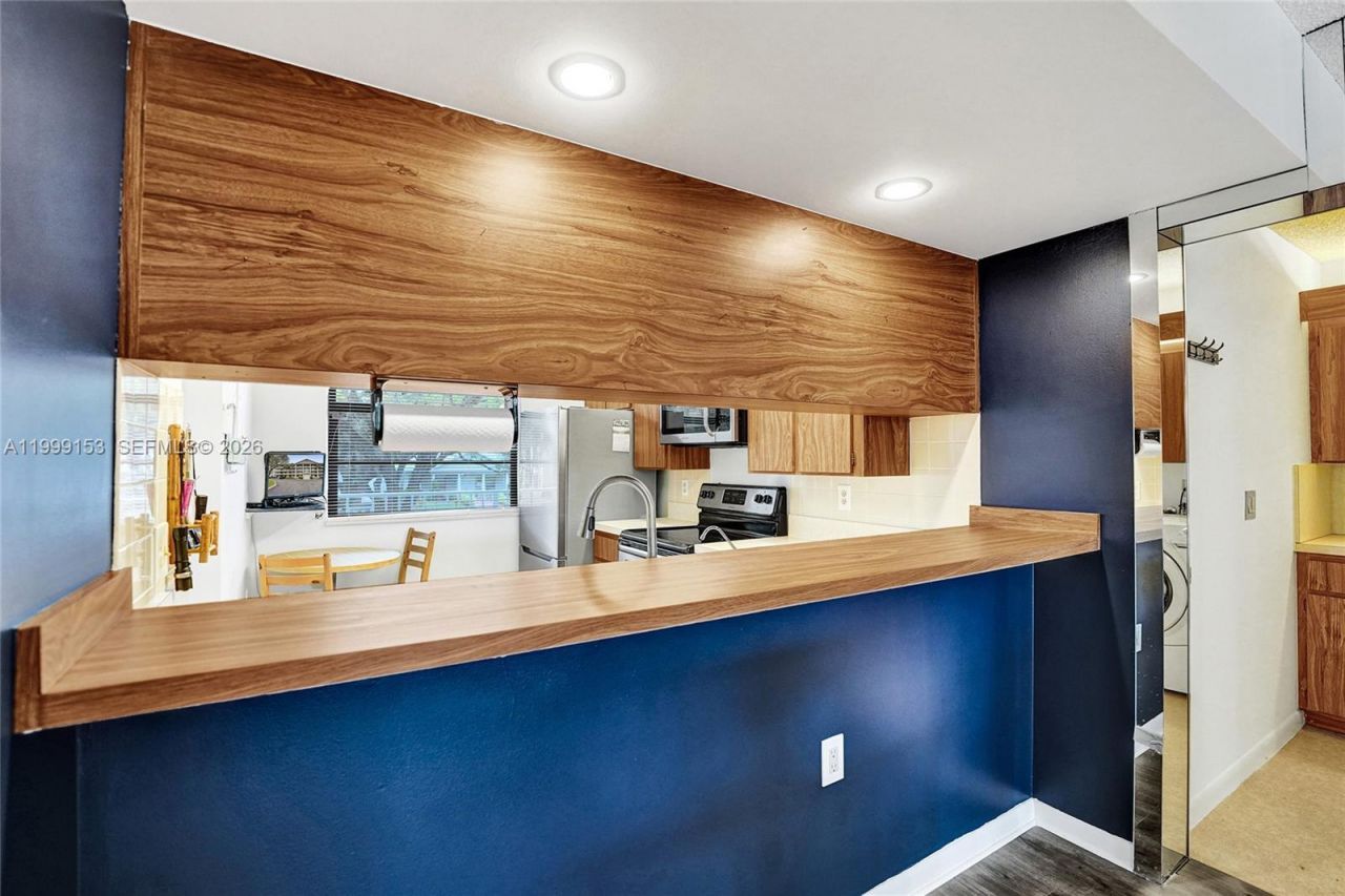 1526 Whitehall Dr, Unit 206, Davie, FL 33324 Photo