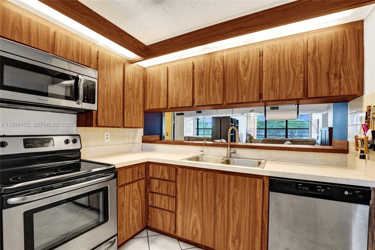 1526 Whitehall Dr, Unit 206, Davie, FL 33324 Photo