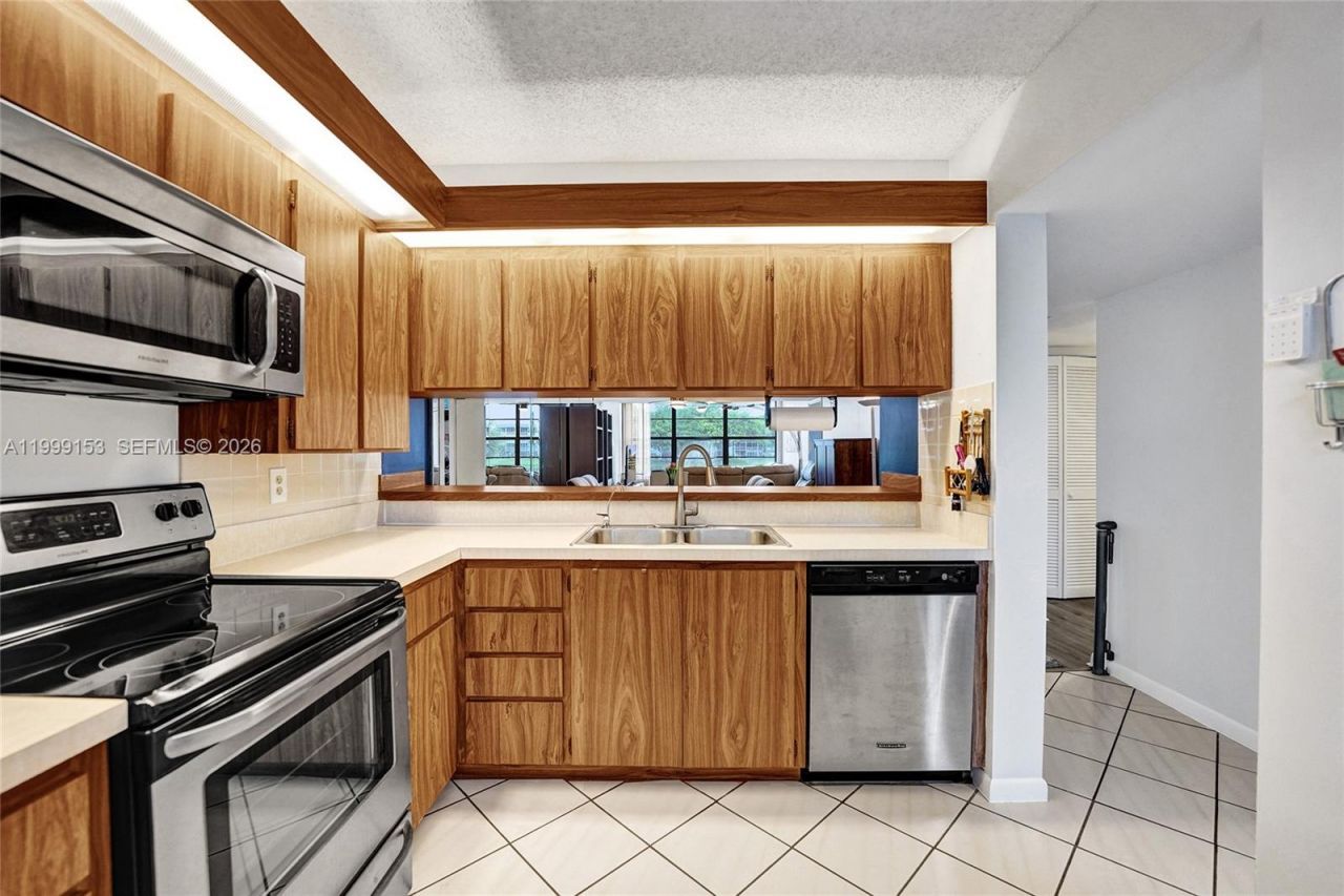 1526 Whitehall Dr, Unit 206, Davie, FL 33324 Photo