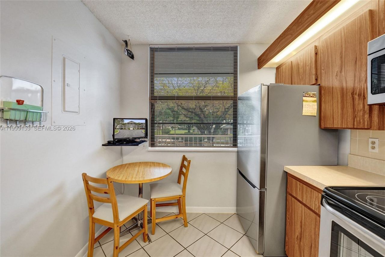 1526 Whitehall Dr, Unit 206, Davie, FL 33324 Photo