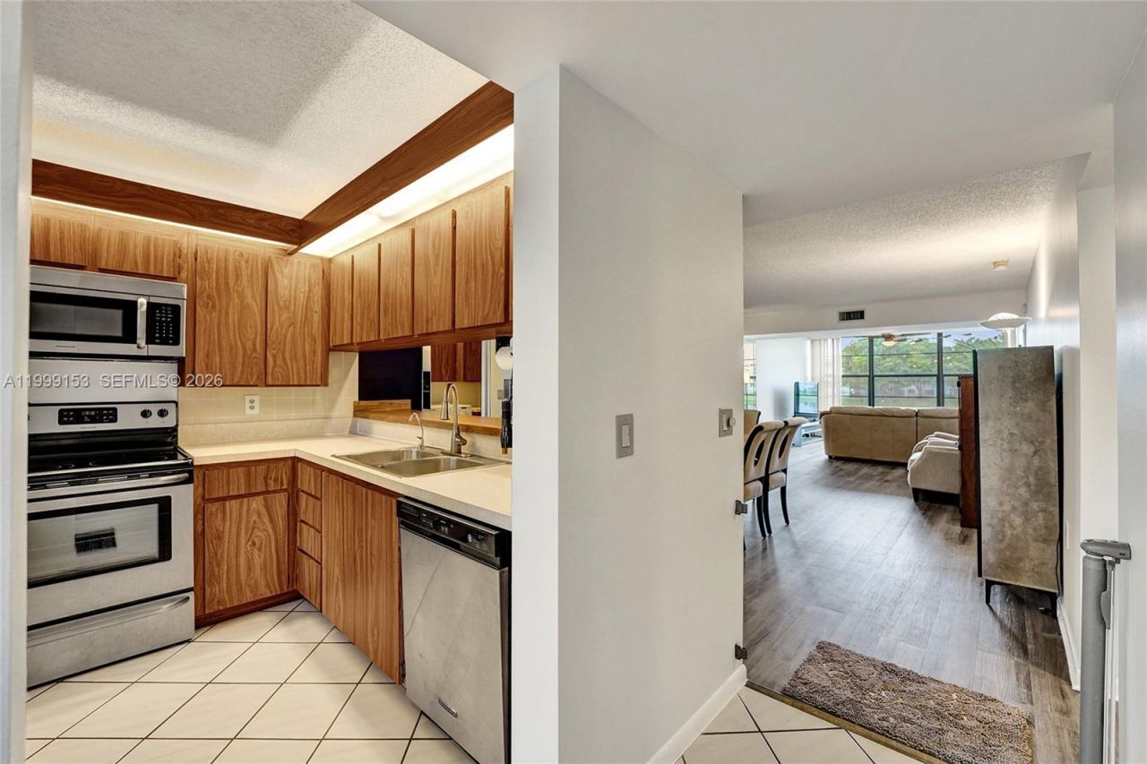 1526 Whitehall Dr, Unit 206, Davie, FL 33324 Photo