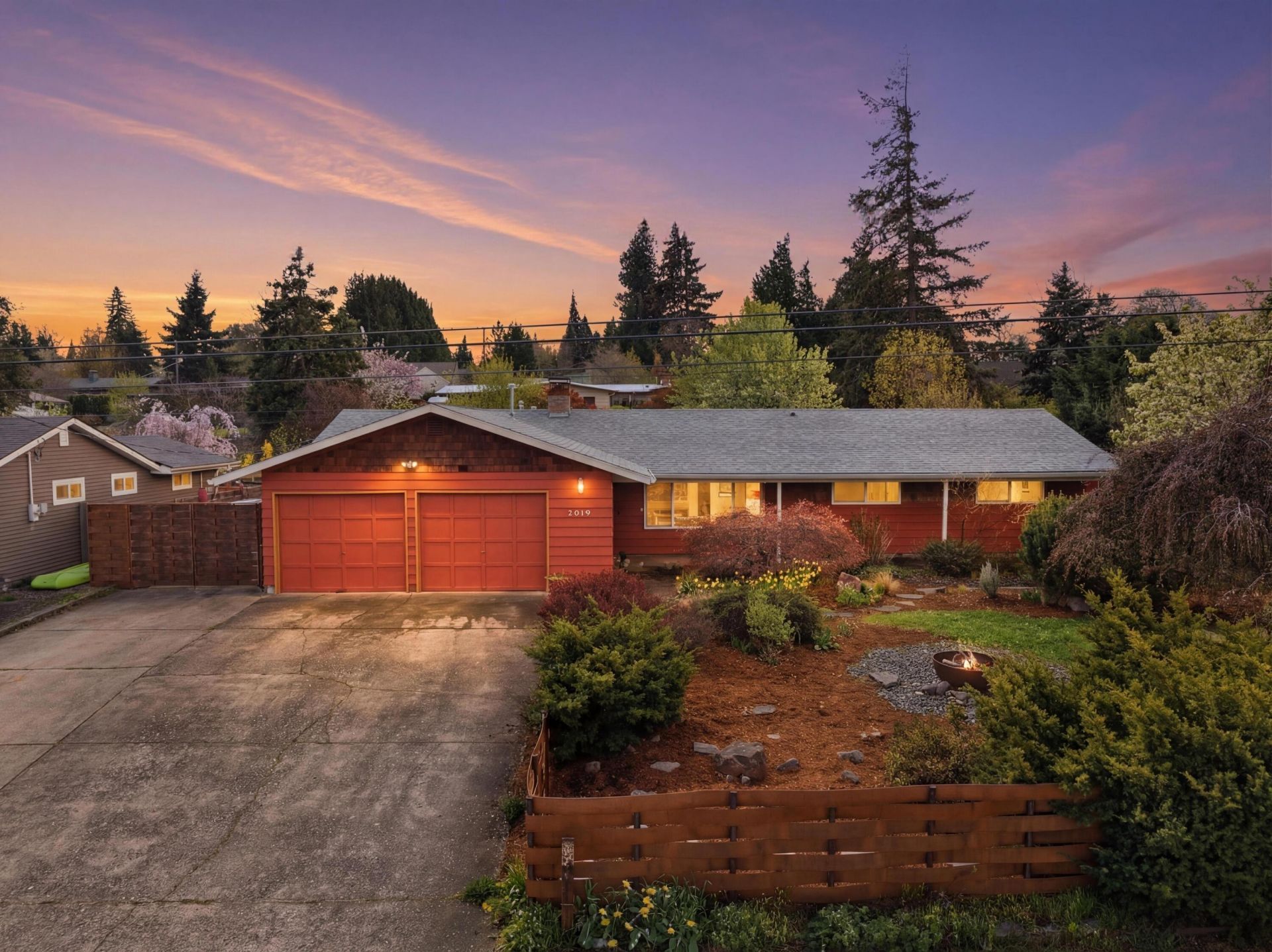 2019 Montello Avenue, Hood River, OR 97031 Main Photo