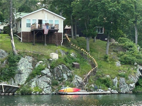 560 W Shore Road, Hammond, NY 13646