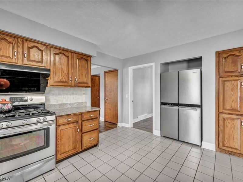 830 Forde Avenue, Amherst, OH 44001 Photo 12