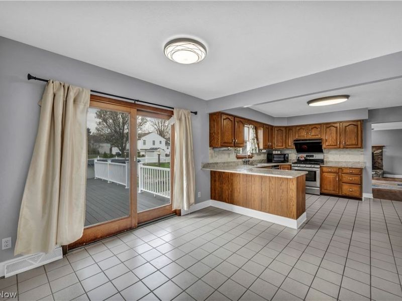 830 Forde Avenue, Amherst, OH 44001 Photo 9