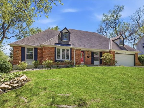 5805 W 90 Terrace, Overland Park, KS 66207