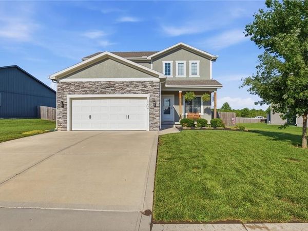 12434 Live Oak Circle, Peculiar, MO 64078