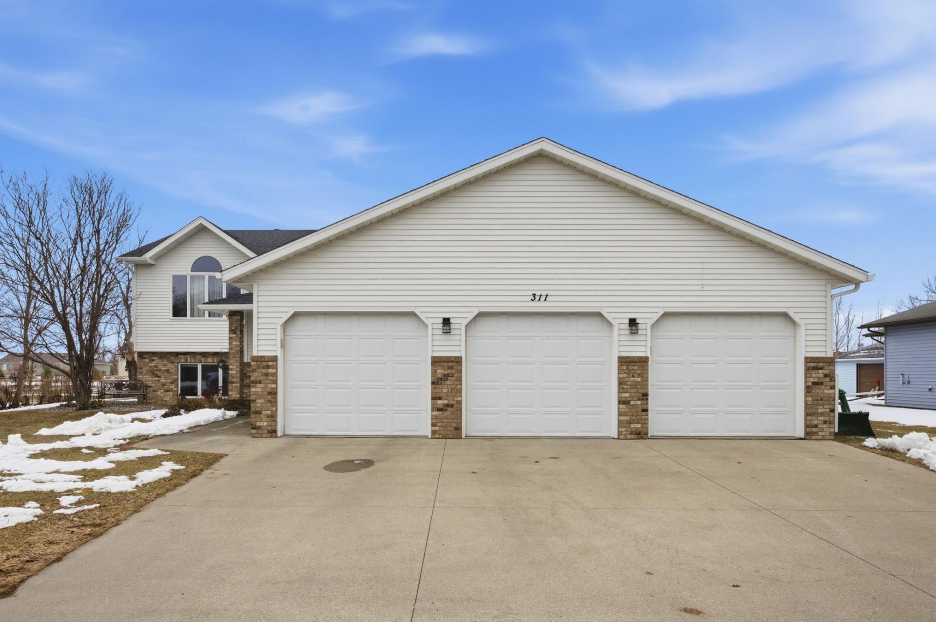 311 13th Avenue N, Casselton, ND 58012 Main Photo