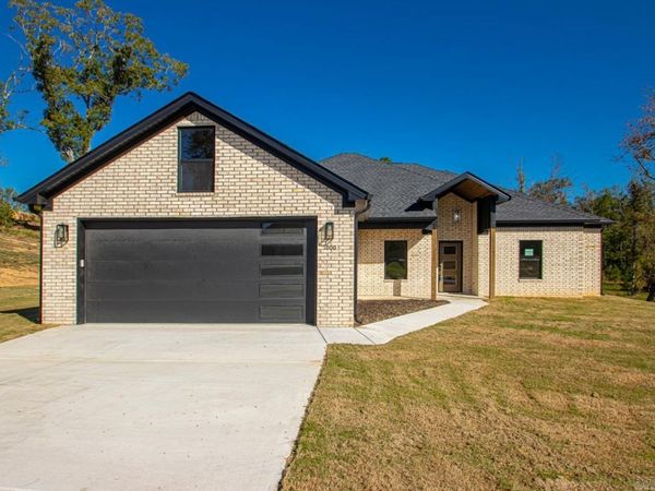 1000 Duke Drive , Bauxite, AR 72011