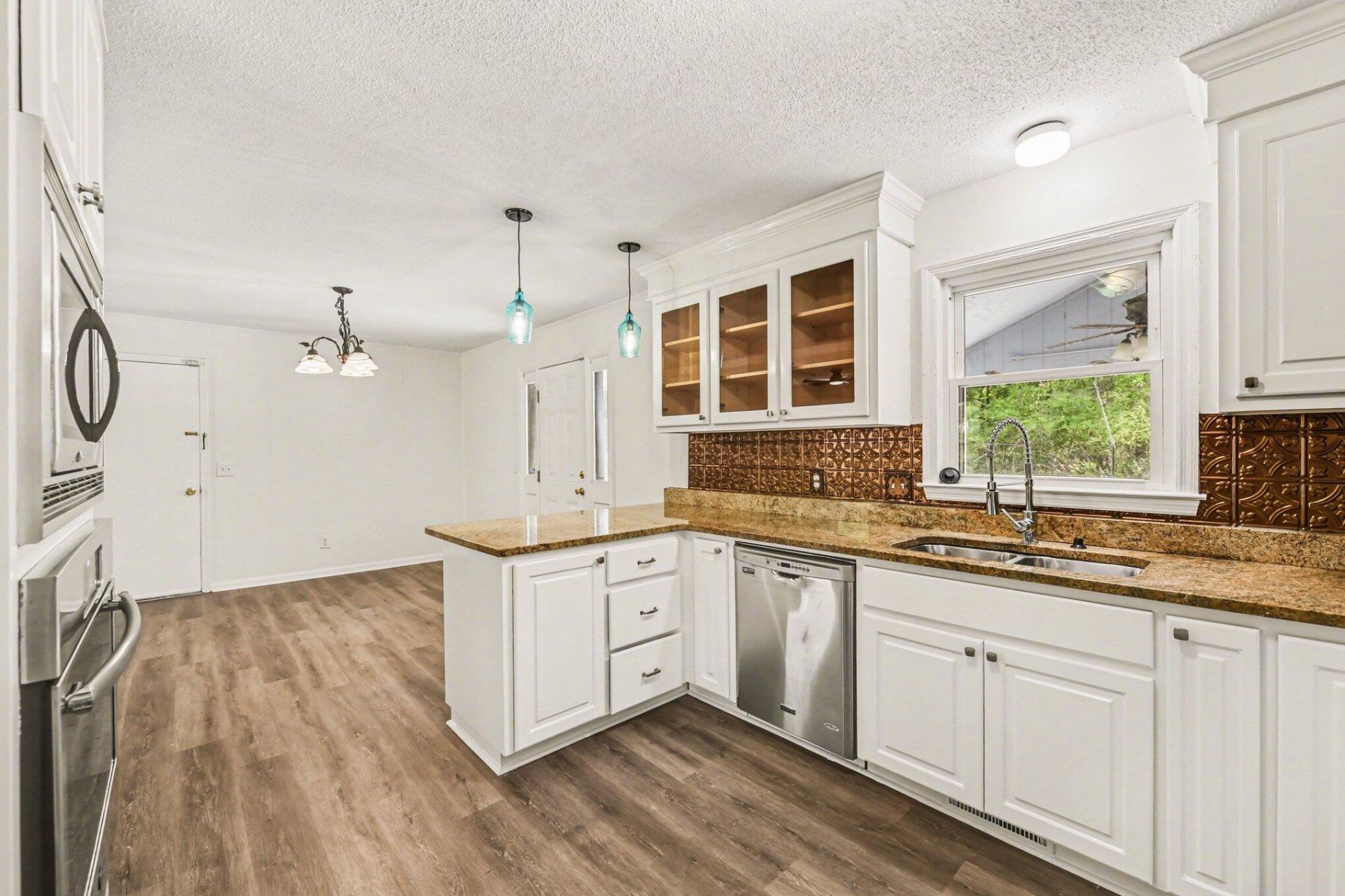 100 Kent Circle Photo 11