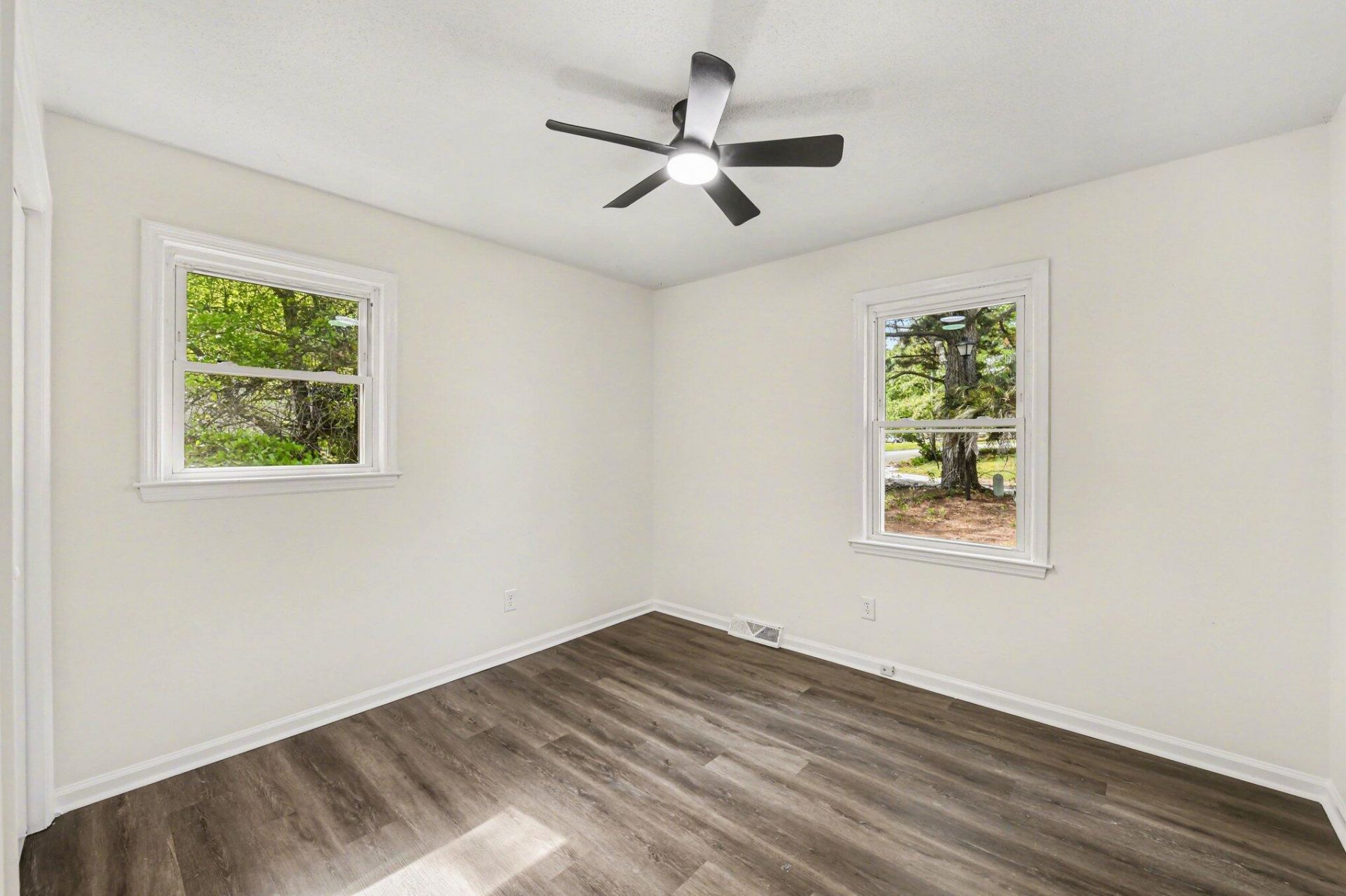 100 Kent Circle Photo 12
