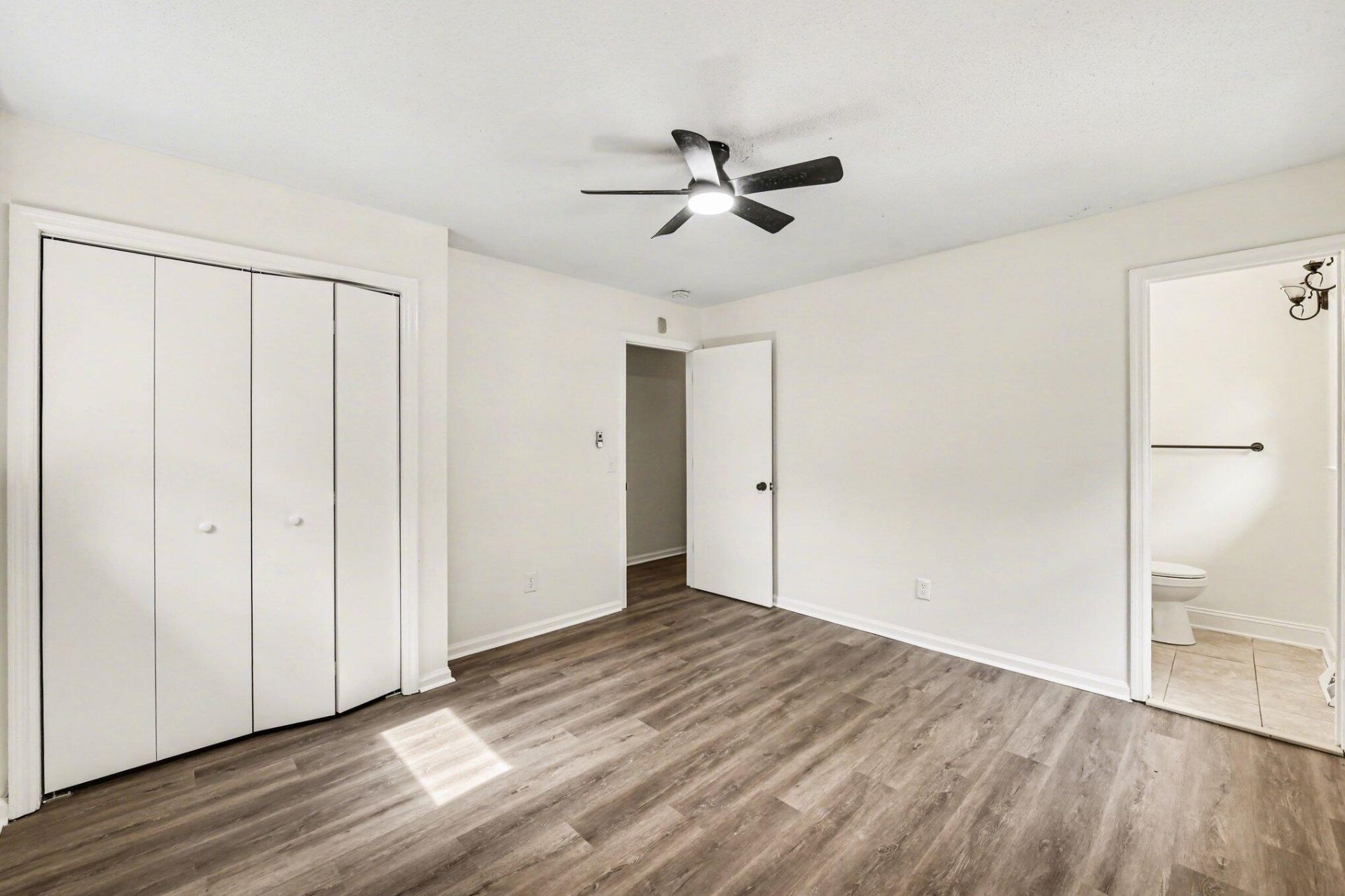 100 Kent Circle Photo 16