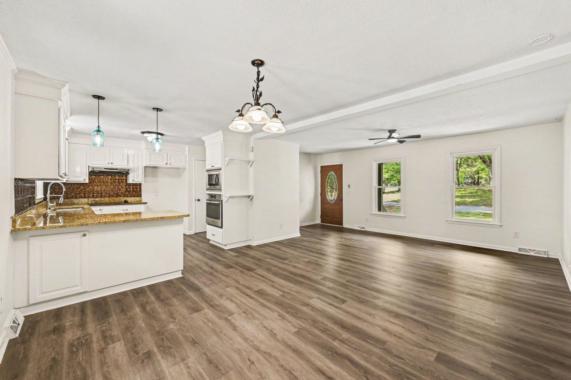 100 Kent Circle Photo 8