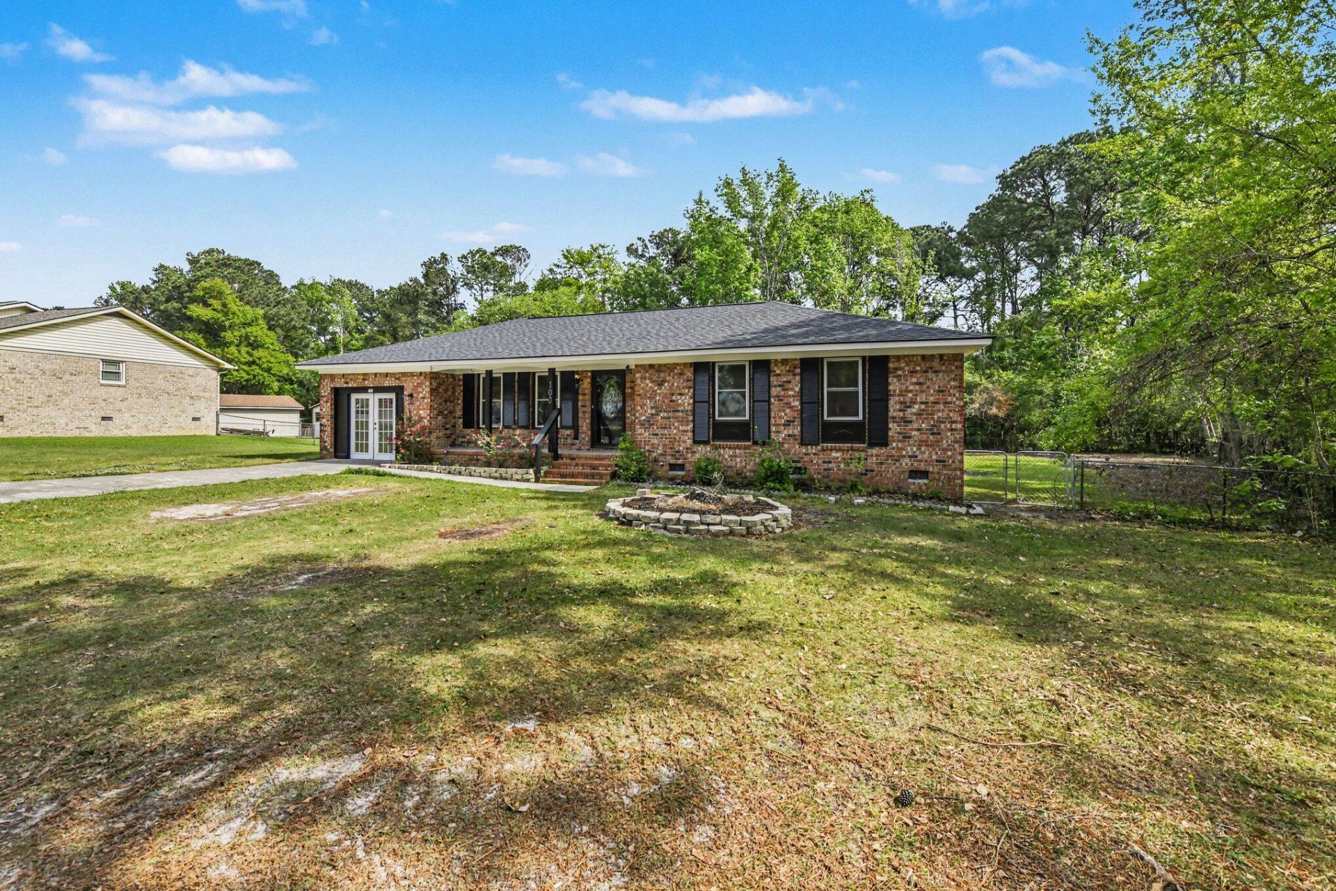 100 Kent Circle Photo 8