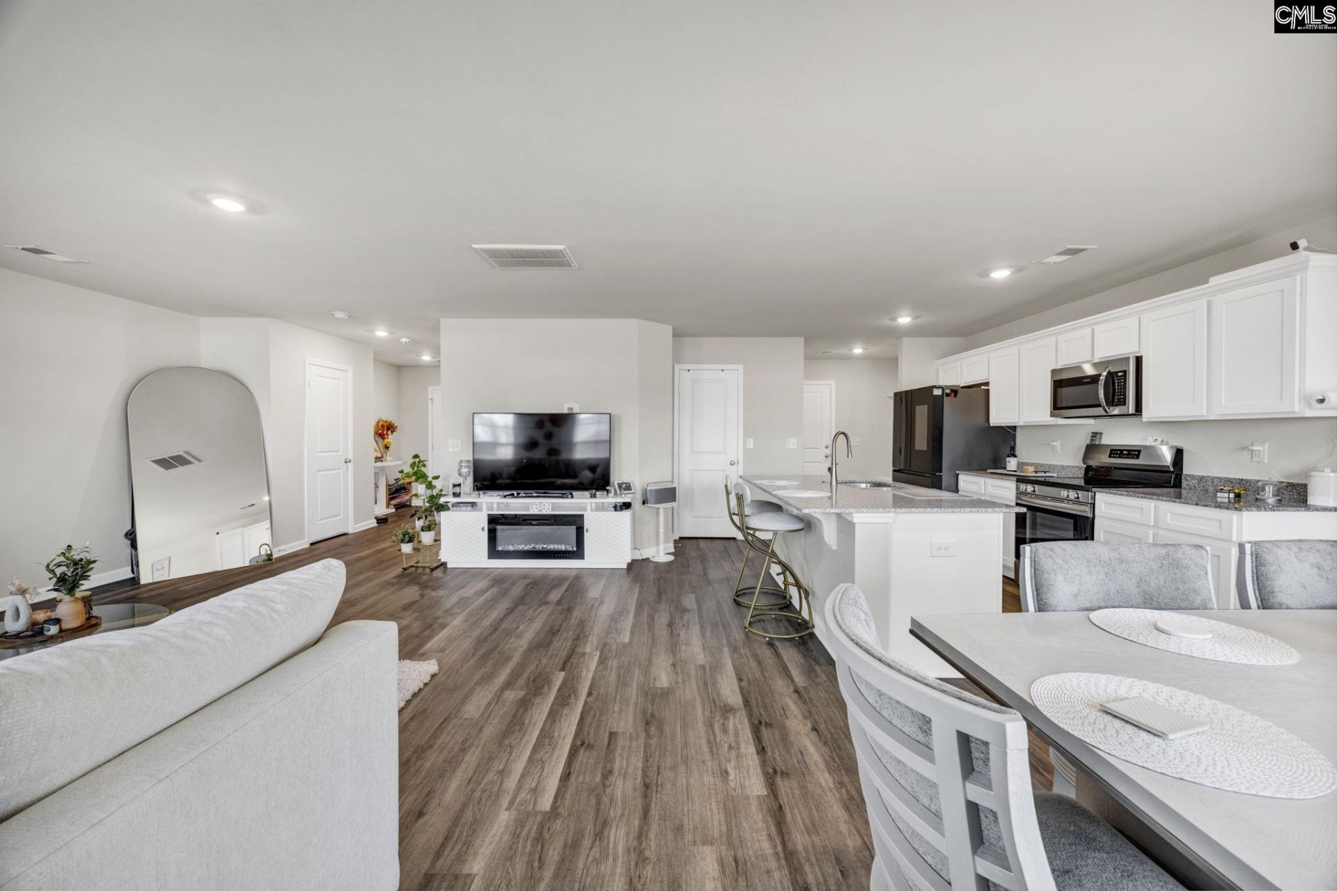 706 Common Widgen Way Photo 9