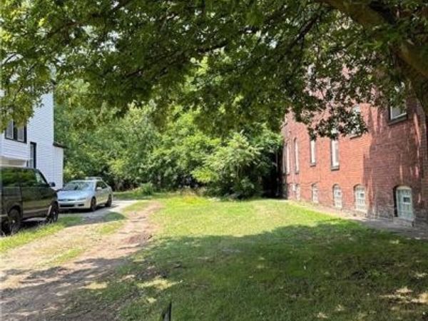 2200 E 100th Street , Cleveland, OH 44106