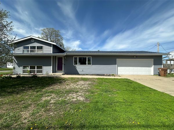 407 11th Avenue, Grinnell, IA 50112