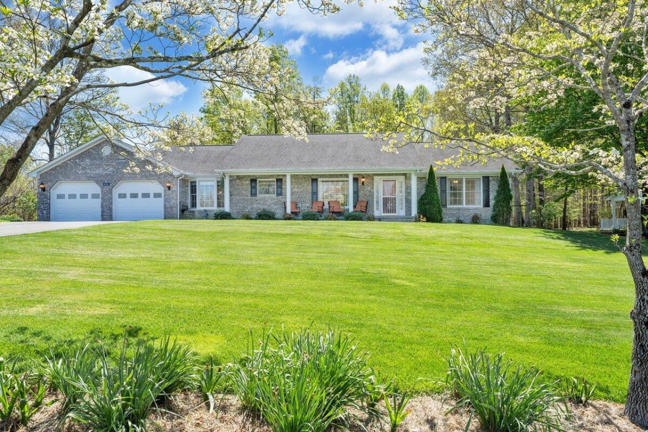 410 Greenview Dr, Rocky Mount, VA 24151 Main Photo