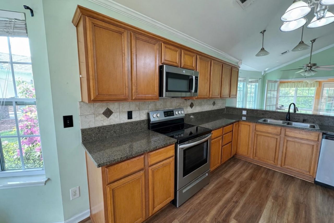 1140 Spalding Ct. Photo 2