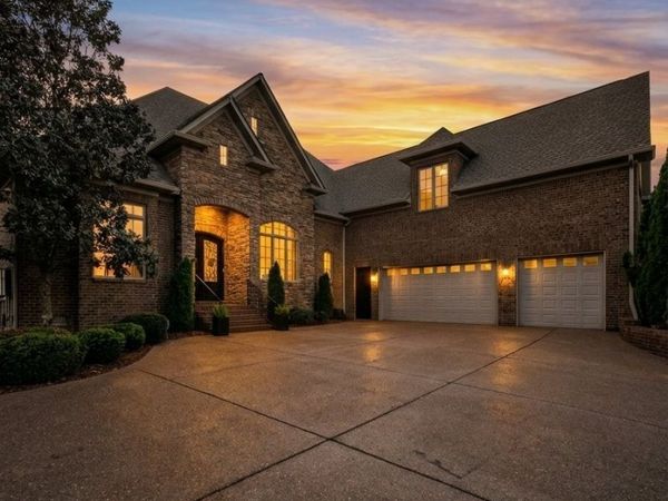1055 Litchfield Pl, Gallatin, TN 37066