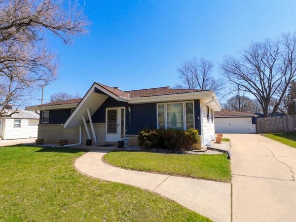 5228 S 9th St, Milwaukee, WI 53221