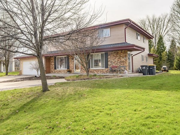 1600 Stardust Dr, Waukesha, WI 53186