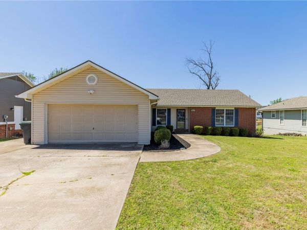 918 S 25th Street , Rogers, AR 72758